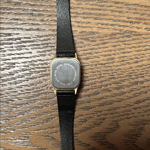 Vintage Members Only Digital Watch – WORKING – 1970s LCD Quartz – Gold Tone - Picture 6 of 14